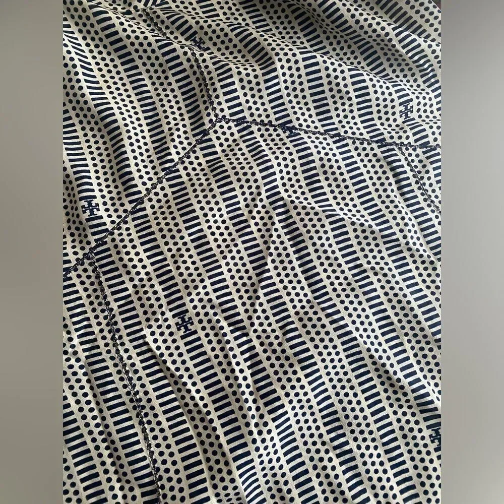 Tory Burch 100% Silk Set Wrap Skirt Sz 4 Top Sleeveless Sz 6 Beige/Navy Blue